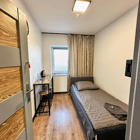 Hostel Bezplatny Dowoz Airnest24 Lotnisko Katowice-pyrzowice