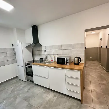 Hostel Bezplatny Dowoz Airnest24 Lotnisko Katowice-pyrzowice *