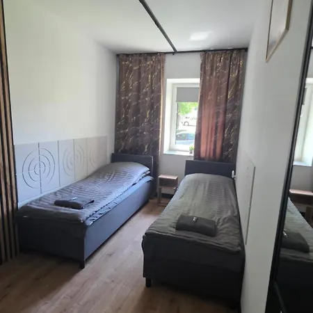 Bezplatny Dowoz Airnest24 Lotnisko Katowice-pyrzowice Hostel *