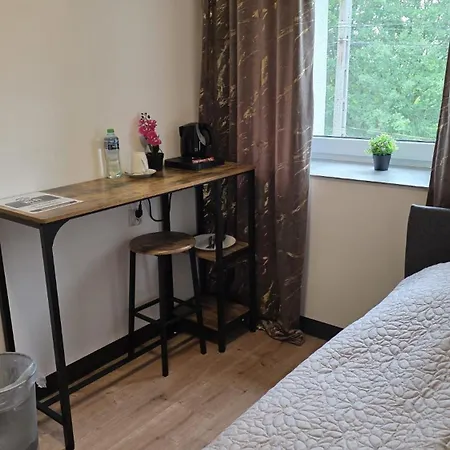 Hostel Bezplatny Dowoz Airnest24 Lotnisko Katowice-pyrzowice