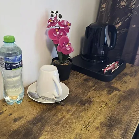 Hostel Bezplatny Dowoz Airnest24 Lotnisko Katowice-pyrzowice *