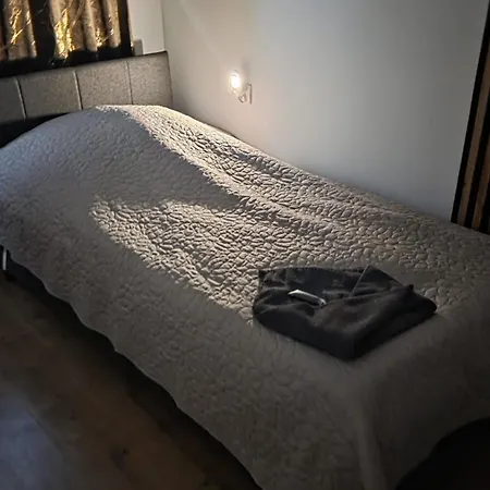 Hostel Bezplatny Dowoz Airnest24 Lotnisko Katowice-pyrzowice Saczow
