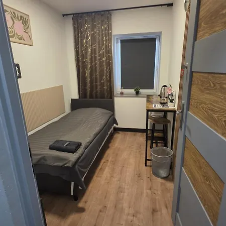 Hostel Bezplatny Dowoz Airnest24 Lotnisko Katowice-pyrzowice *