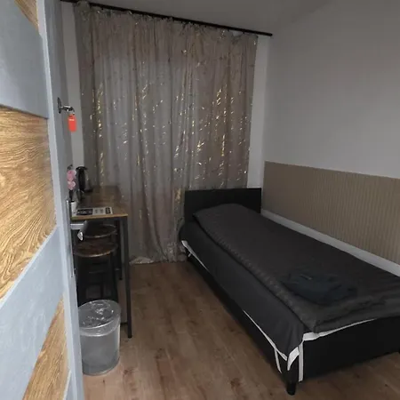 Hostel Bezplatny Dowoz Airnest24 Lotnisko Katowice-pyrzowice