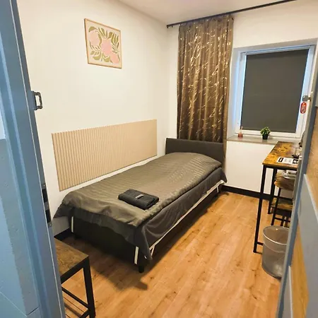 Bezplatny Dowoz Airnest24 Lotnisko Katowice-pyrzowice Хостел