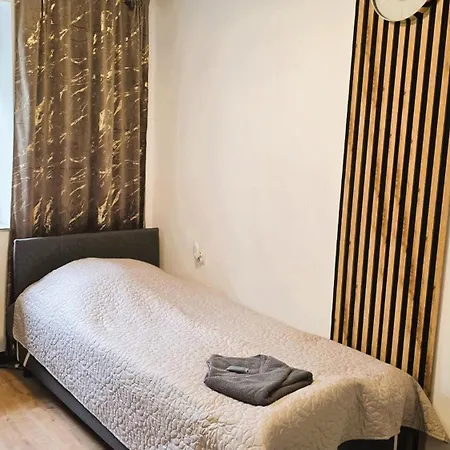 Bezplatny Dowoz Airnest24 Lotnisko Katowice-pyrzowice Хостел Saczow