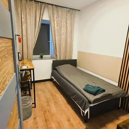 Bezplatny Dowoz Airnest24 Lotnisko Katowice-pyrzowice Хостел Saczow