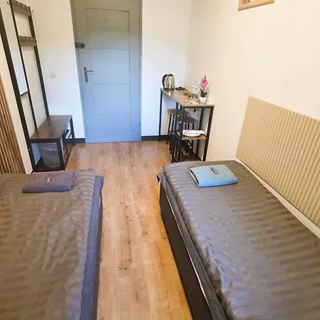 Хостел Bezplatny Dowoz Airnest24 Lotnisko Katowice-pyrzowice Saczow